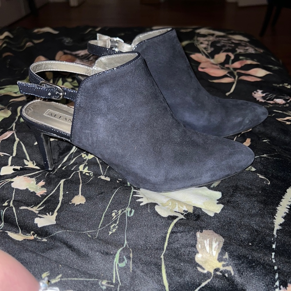 Alfani navy heels
